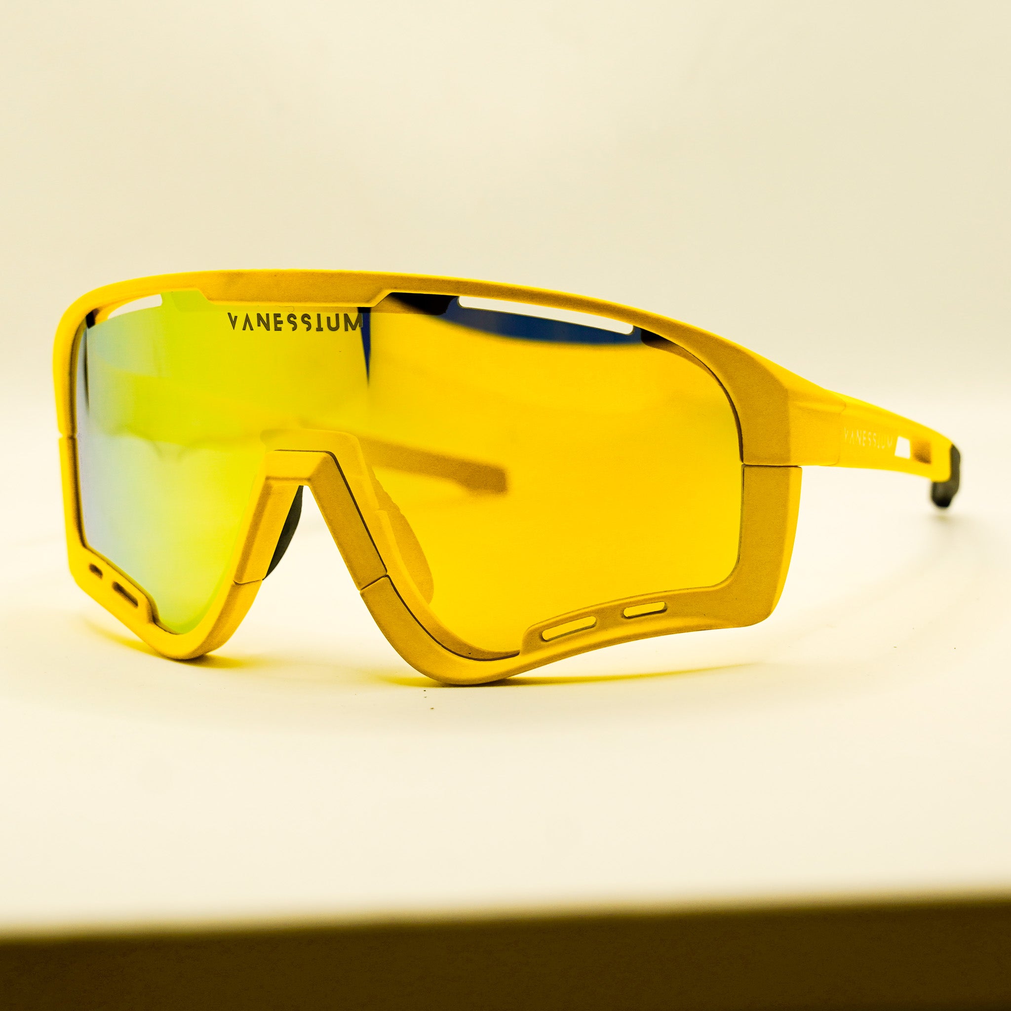 Lunettes de Soleil. Jaune.