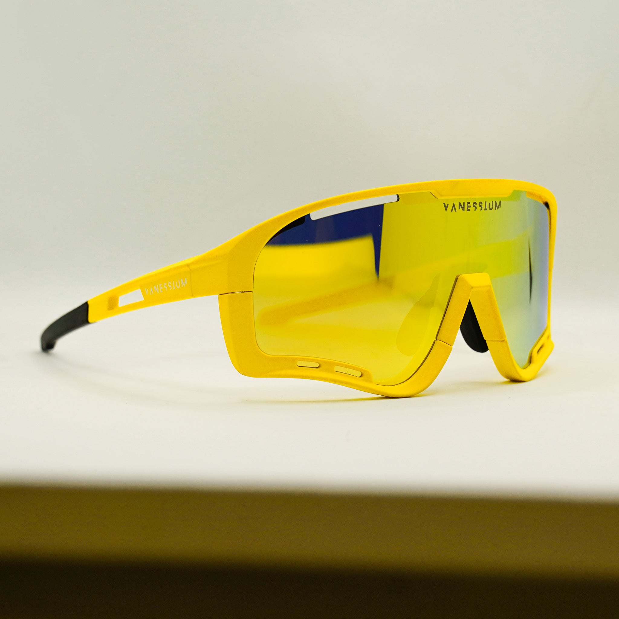 Lunettes de Soleil. Jaune.